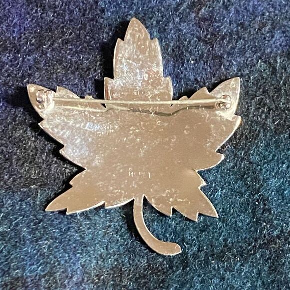Monet Silver Maple Leaf Pin Brooch - Picture 5 of 10